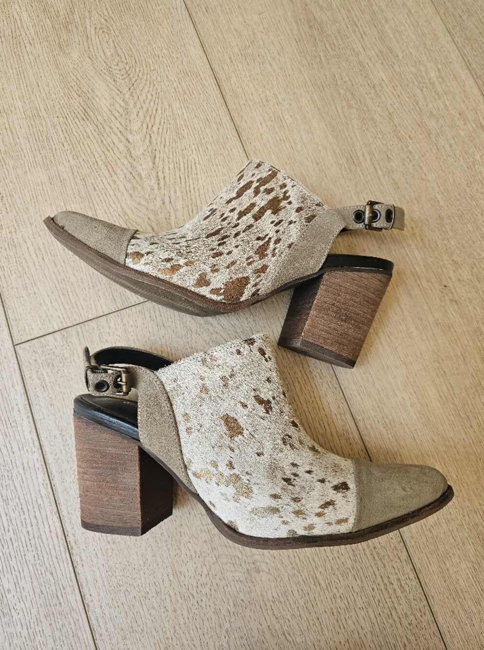$178 CHOCOLAT BLU Anita Calf Hair Heeled Mules Taupe Suede